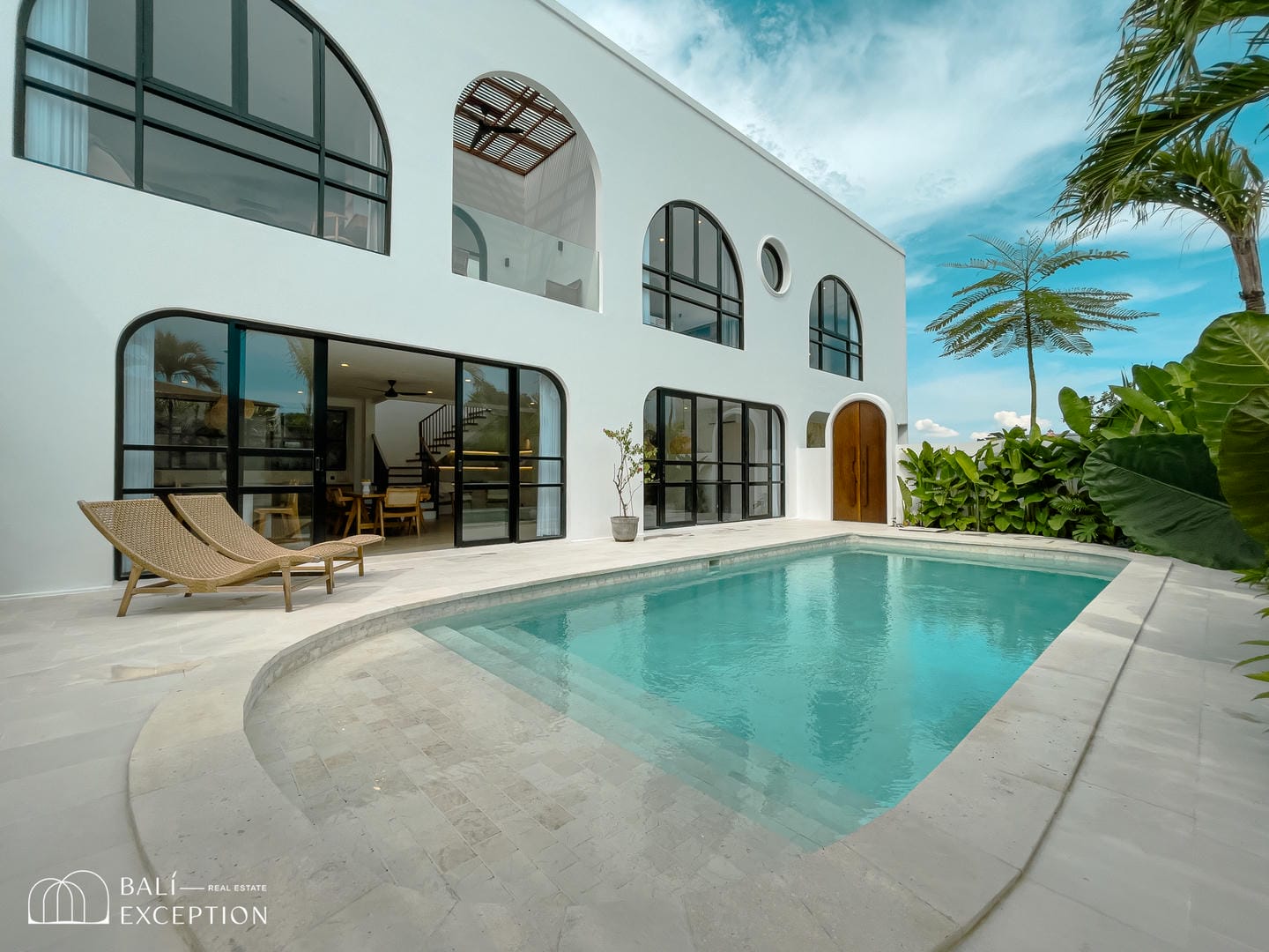 MEDITERRANEAN 4 BEDROOM VILLA FOR SALE LEASEHOLD CLOSE TO SESEH BEACH BE-924 